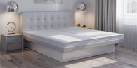 Wasserbett mit Wandpaneel